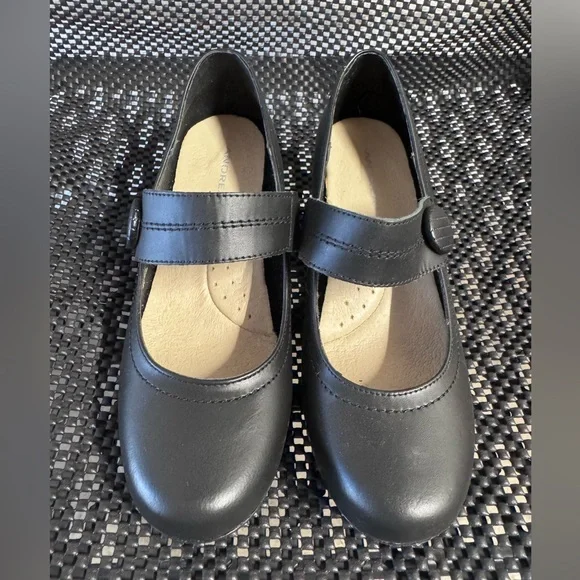 ANDREA Black Mary Jane Heels - Picture 1 of 10